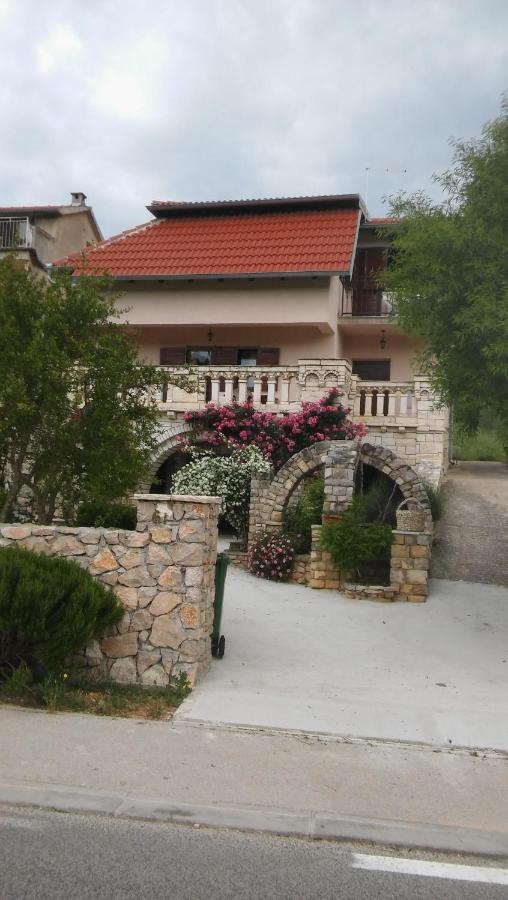 Ruza Apartment Skradin Bagian luar foto