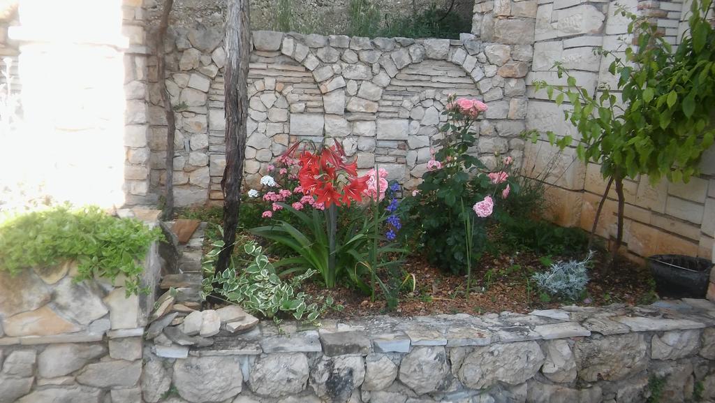 Ruza Apartment Skradin Bagian luar foto